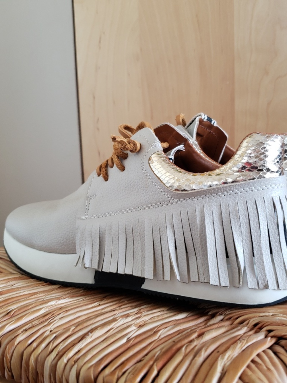 SHU SHOP Esseutesse Fringe Sneakers Size 7!